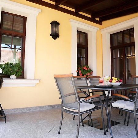 מישקולץ Varkert Deluxe Apartmanhaz מראה חיצוני תמונה