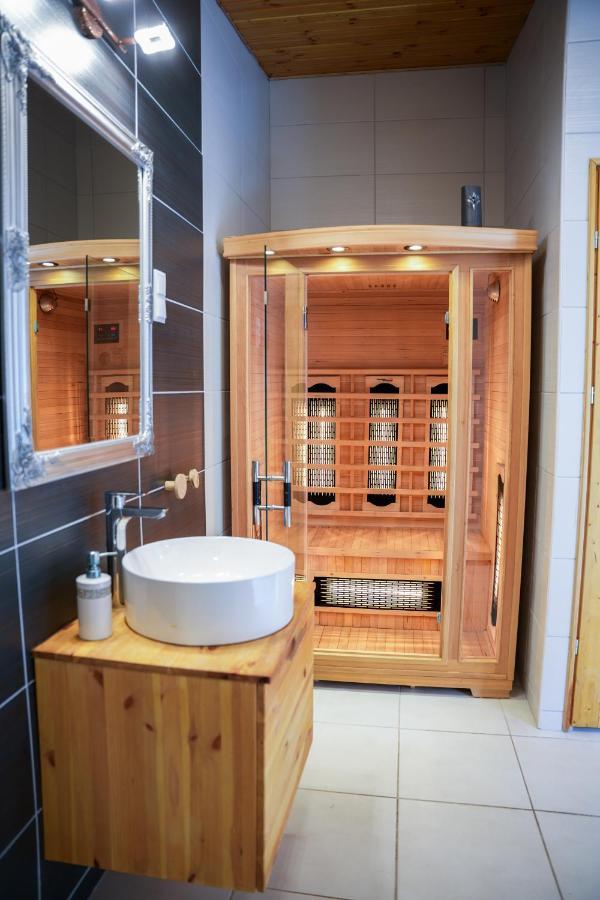 מישקולץ Varkert Deluxe Apartmanhaz מראה חיצוני תמונה