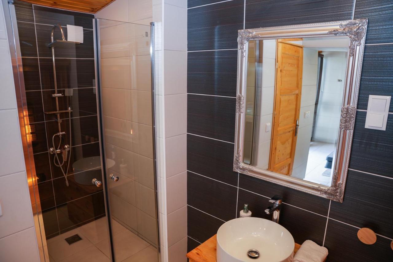 מישקולץ Varkert Deluxe Apartmanhaz מראה חיצוני תמונה
