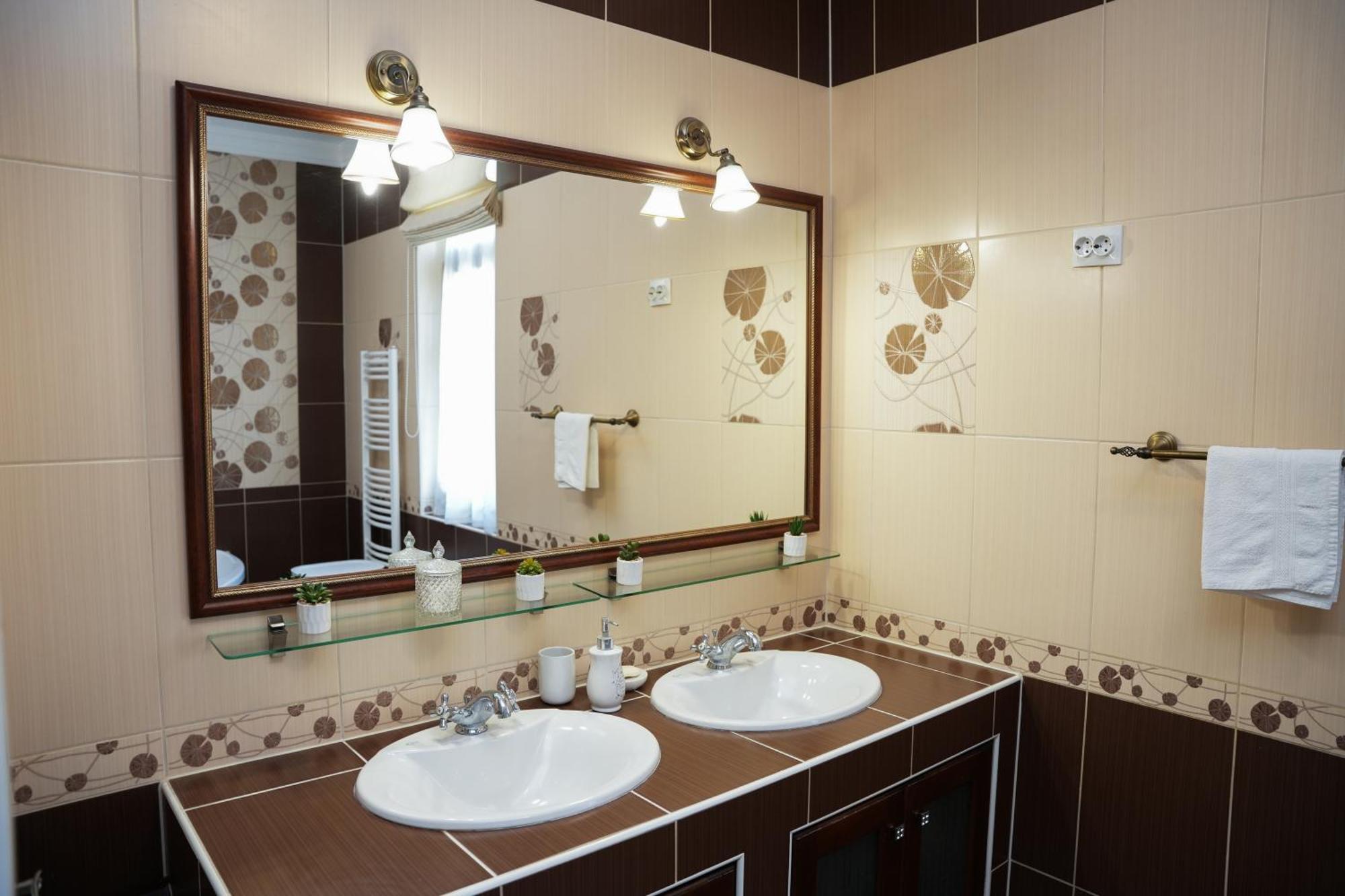 מישקולץ Varkert Deluxe Apartmanhaz מראה חיצוני תמונה