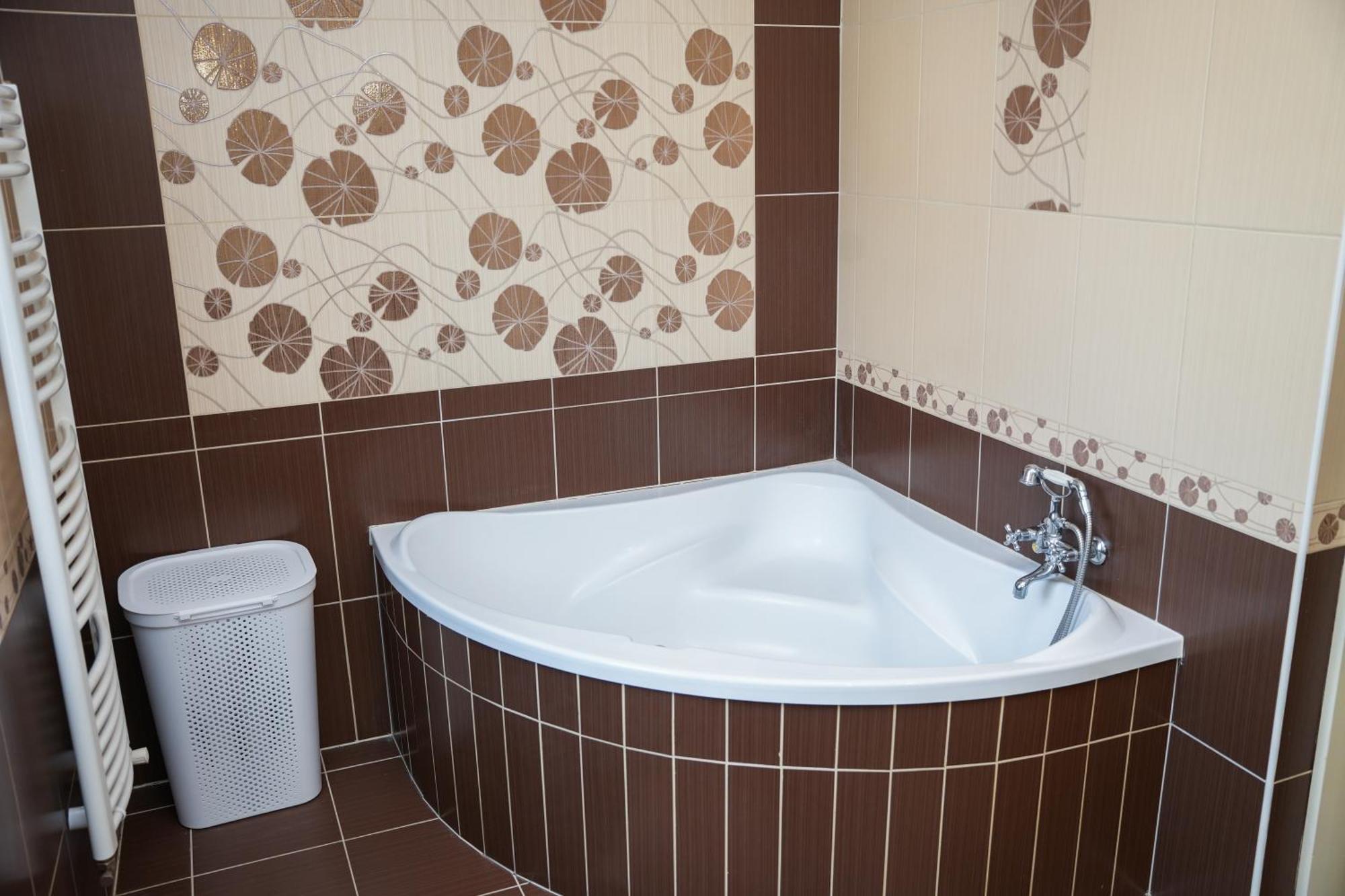 מישקולץ Varkert Deluxe Apartmanhaz מראה חיצוני תמונה